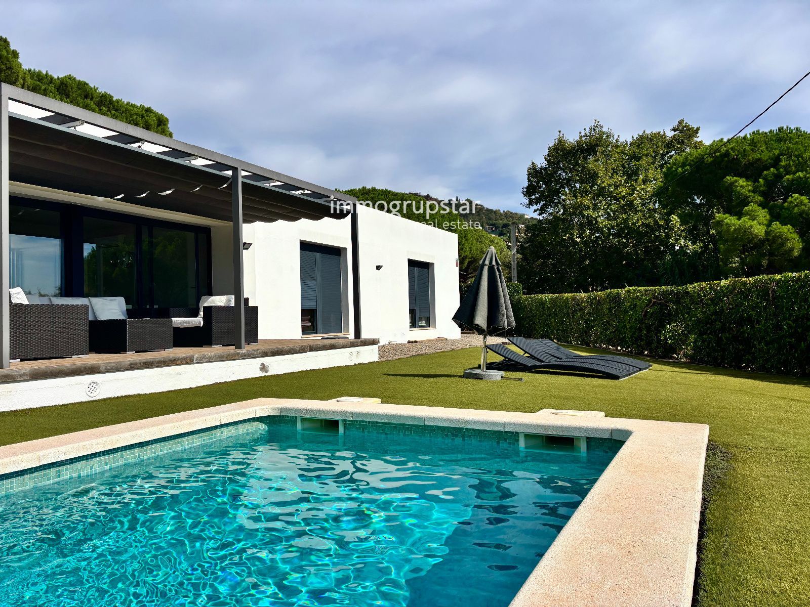 Villa moderna de una planta con piscina - Foto 2