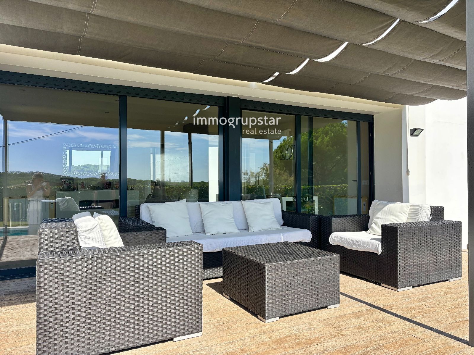 Villa moderna de una planta con piscina - Foto 37