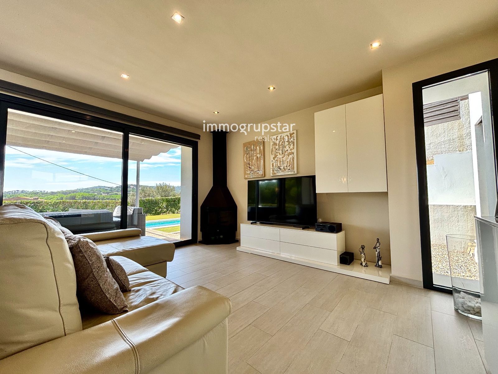 Villa moderna de una planta con piscina - Foto 15