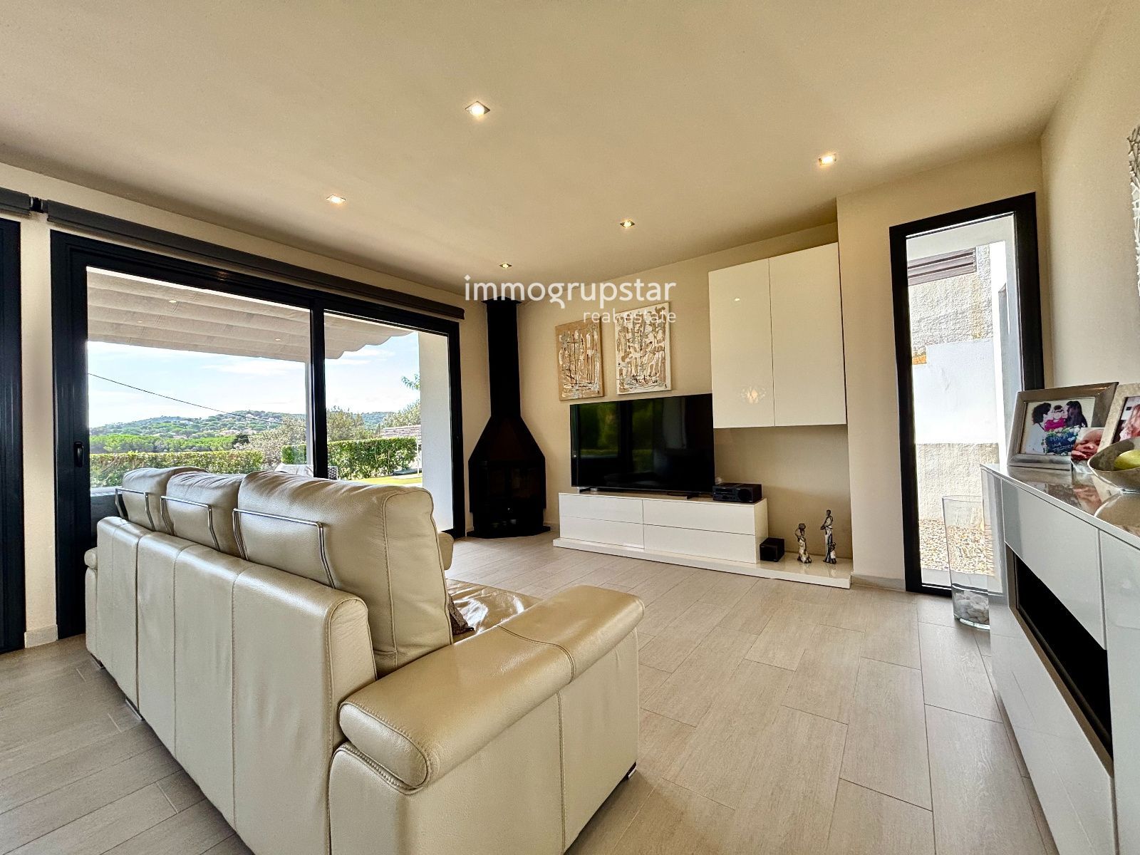 Villa moderna de una planta con piscina - Foto 9