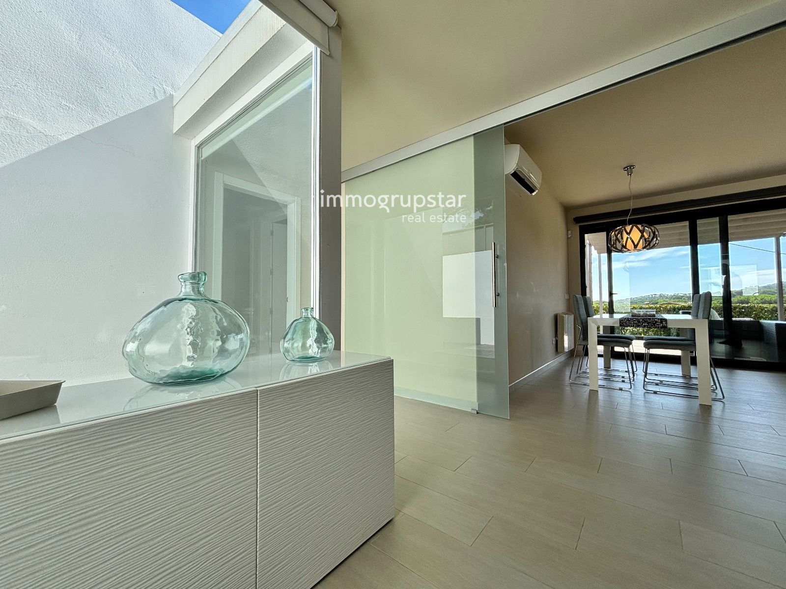 Villa moderna de una planta con piscina - Foto 7