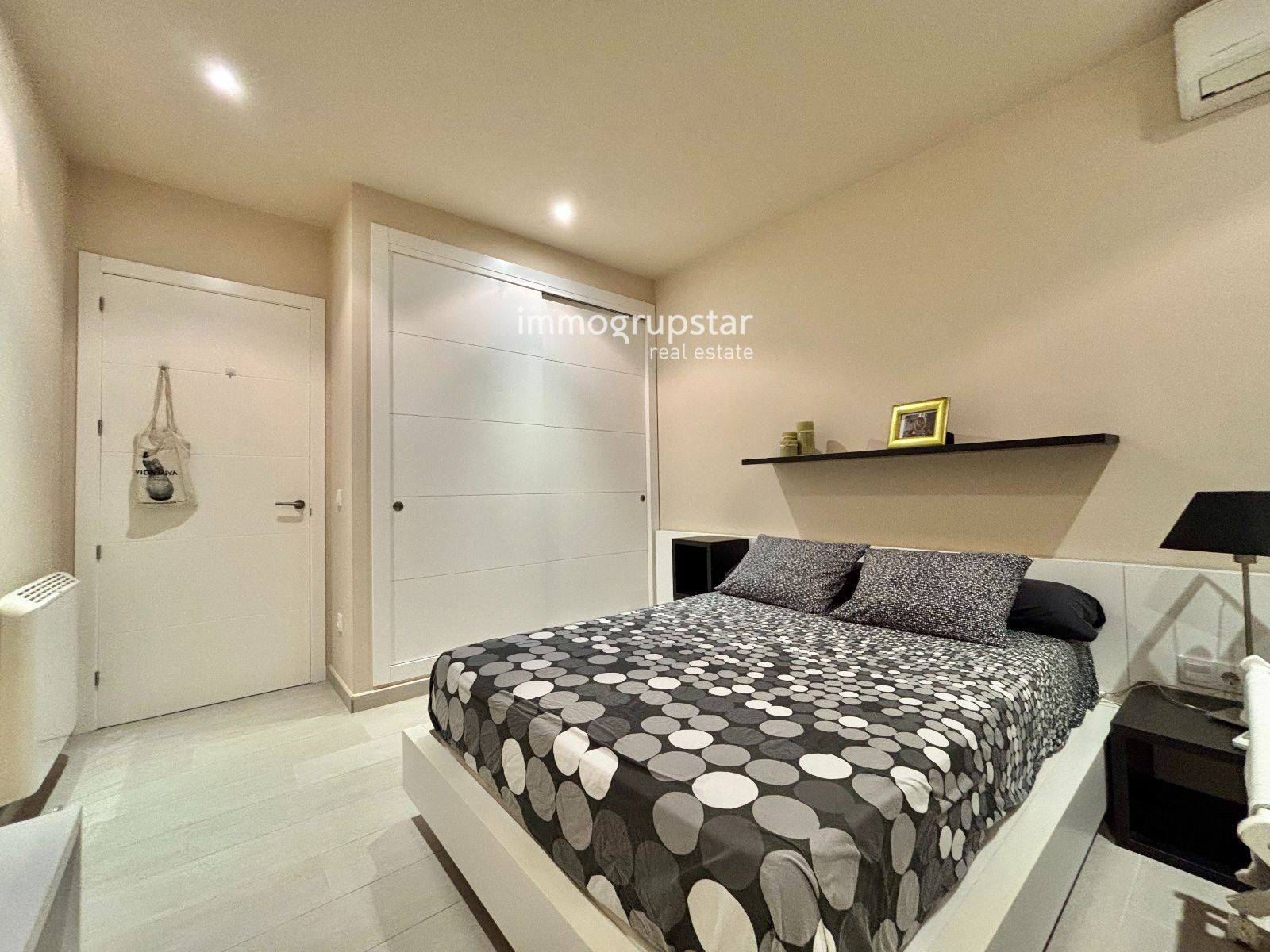 Villa moderna de una planta con piscina - Foto 31