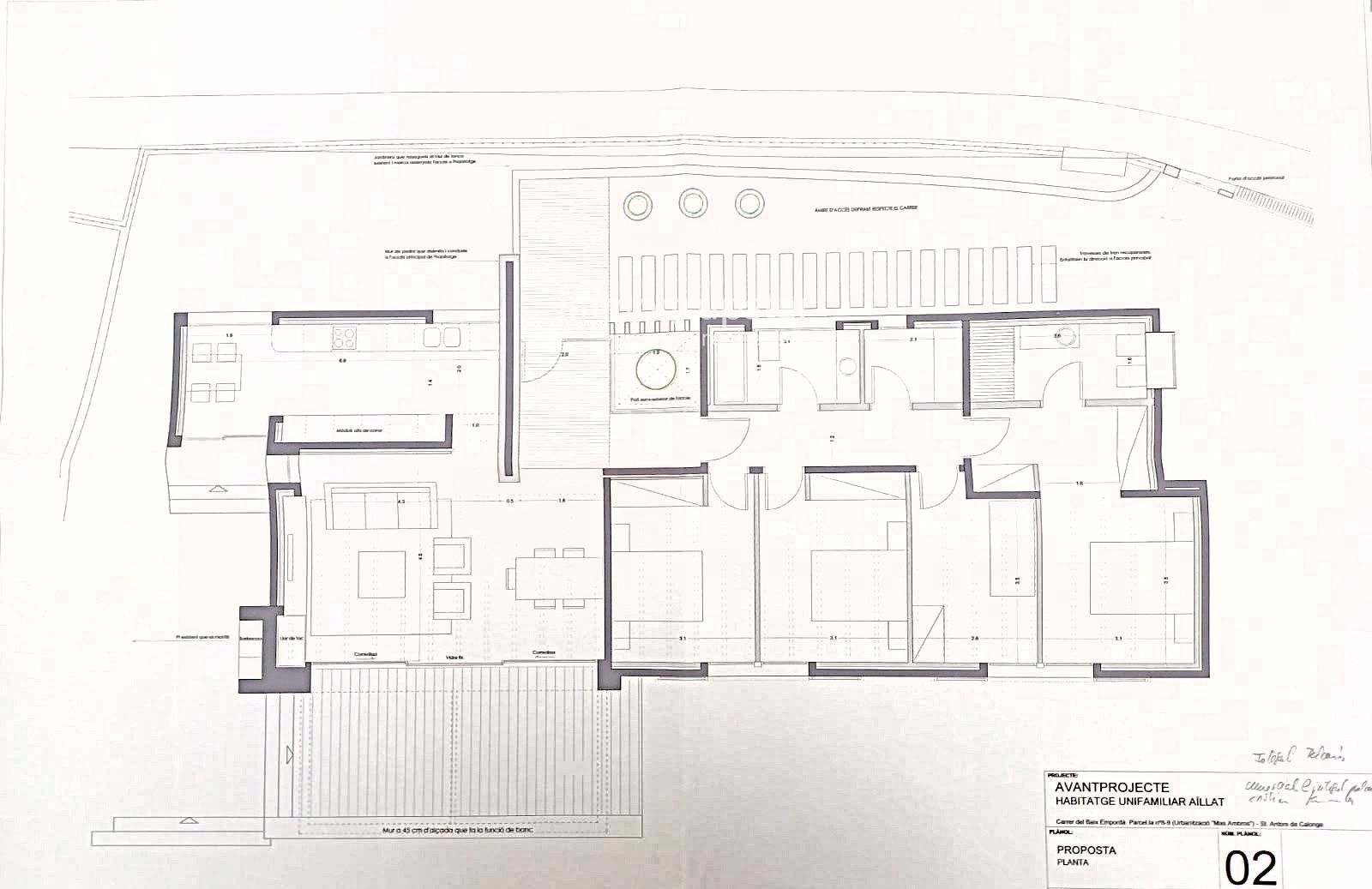 plano - Villa moderna de una planta con piscina