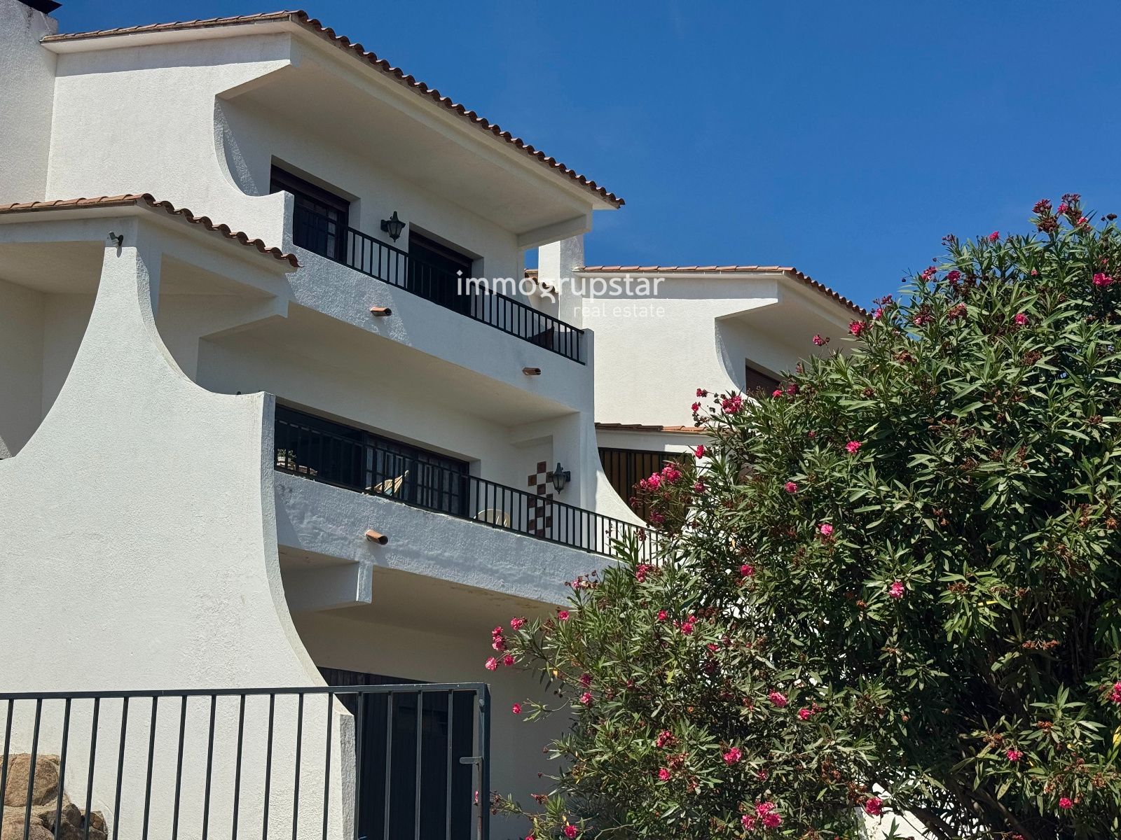 Casa adosada en el centro de Platja d’Aro con vistas al mar - Foto 2
