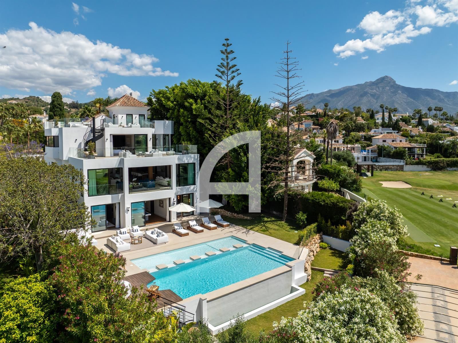 Chalet Independiente en venta Marbella, Málaga. Ref: 15587. GuinotPrunera