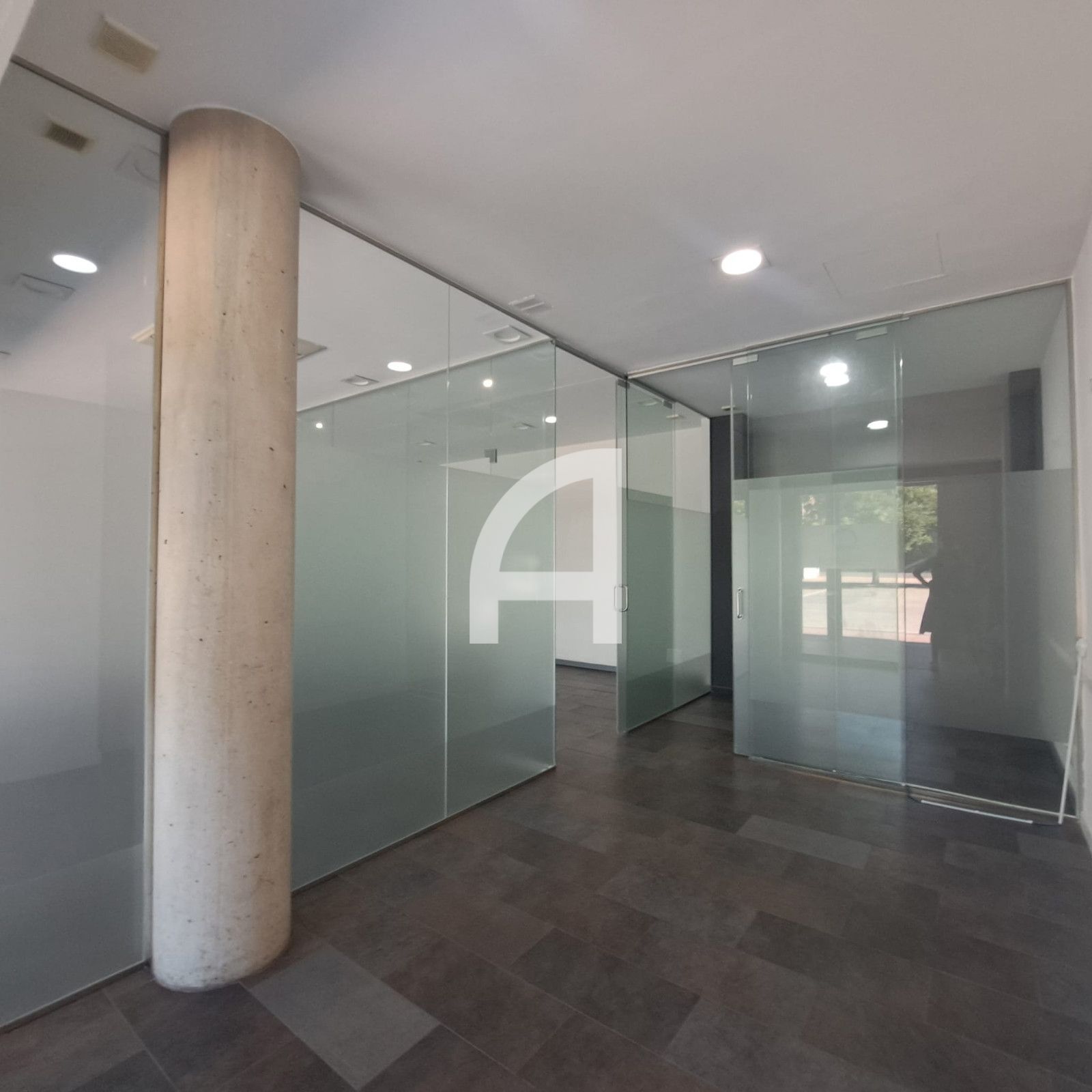 AMPLITUD, LUMINOSIDAD Y VERSATILIDAD EN PLENO CENTRO DE MOLINS DE REI - Foto 6