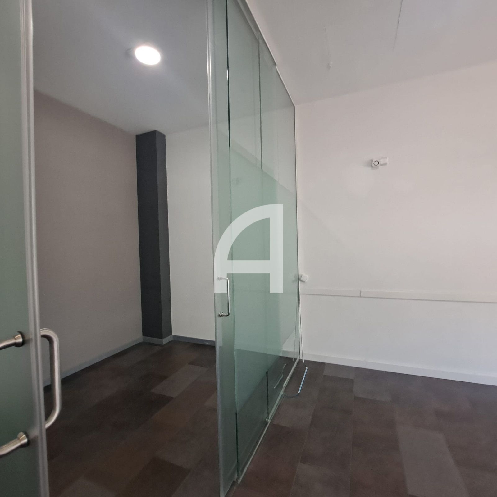 AMPLITUD, LUMINOSIDAD Y VERSATILIDAD EN PLENO CENTRO DE MOLINS DE REI - Foto 7