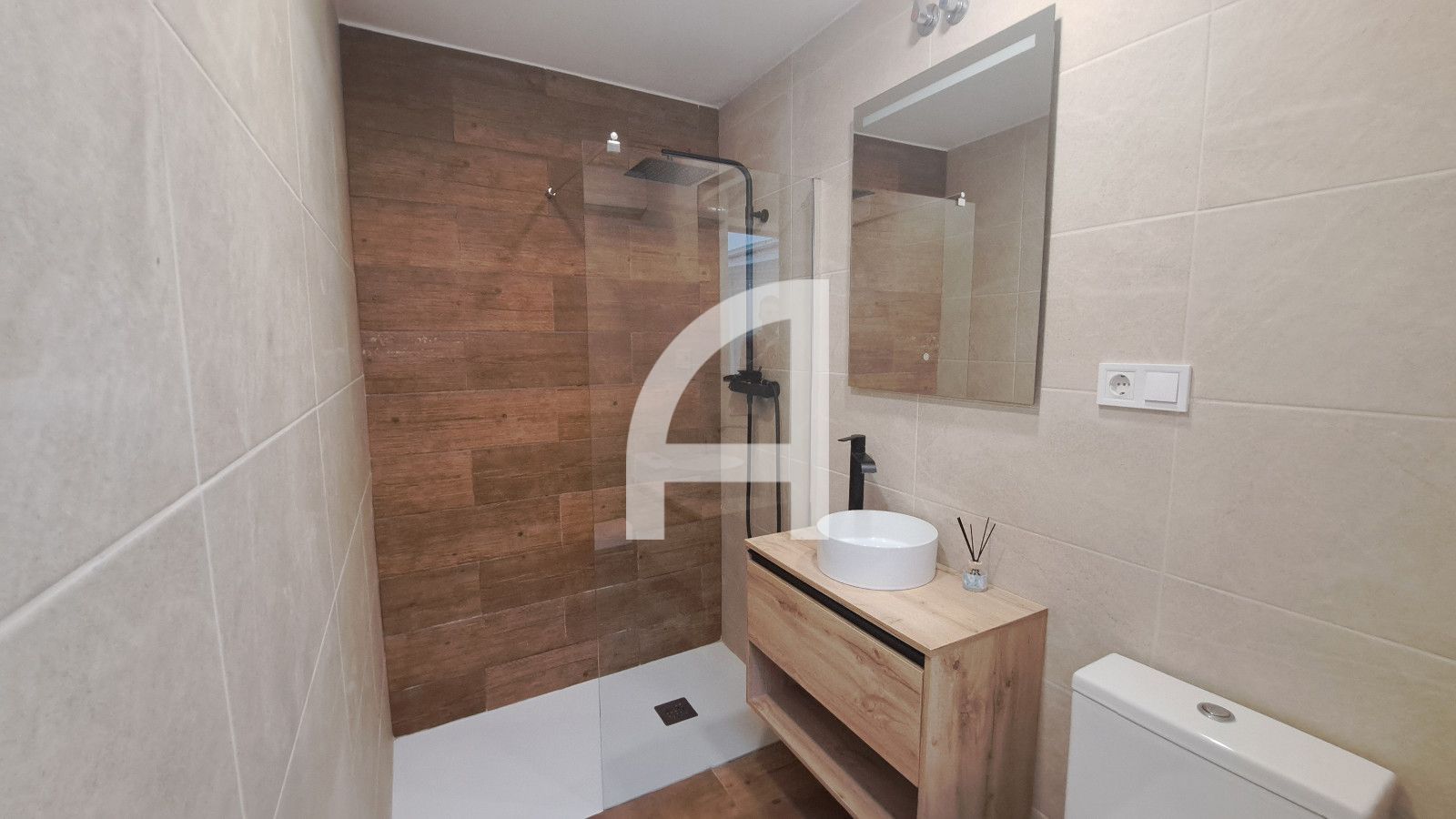 PLANTA BAJA REFORMADA CON ENTRADA INDEPENDIENTE EN SANT PERE NORD - Foto 20