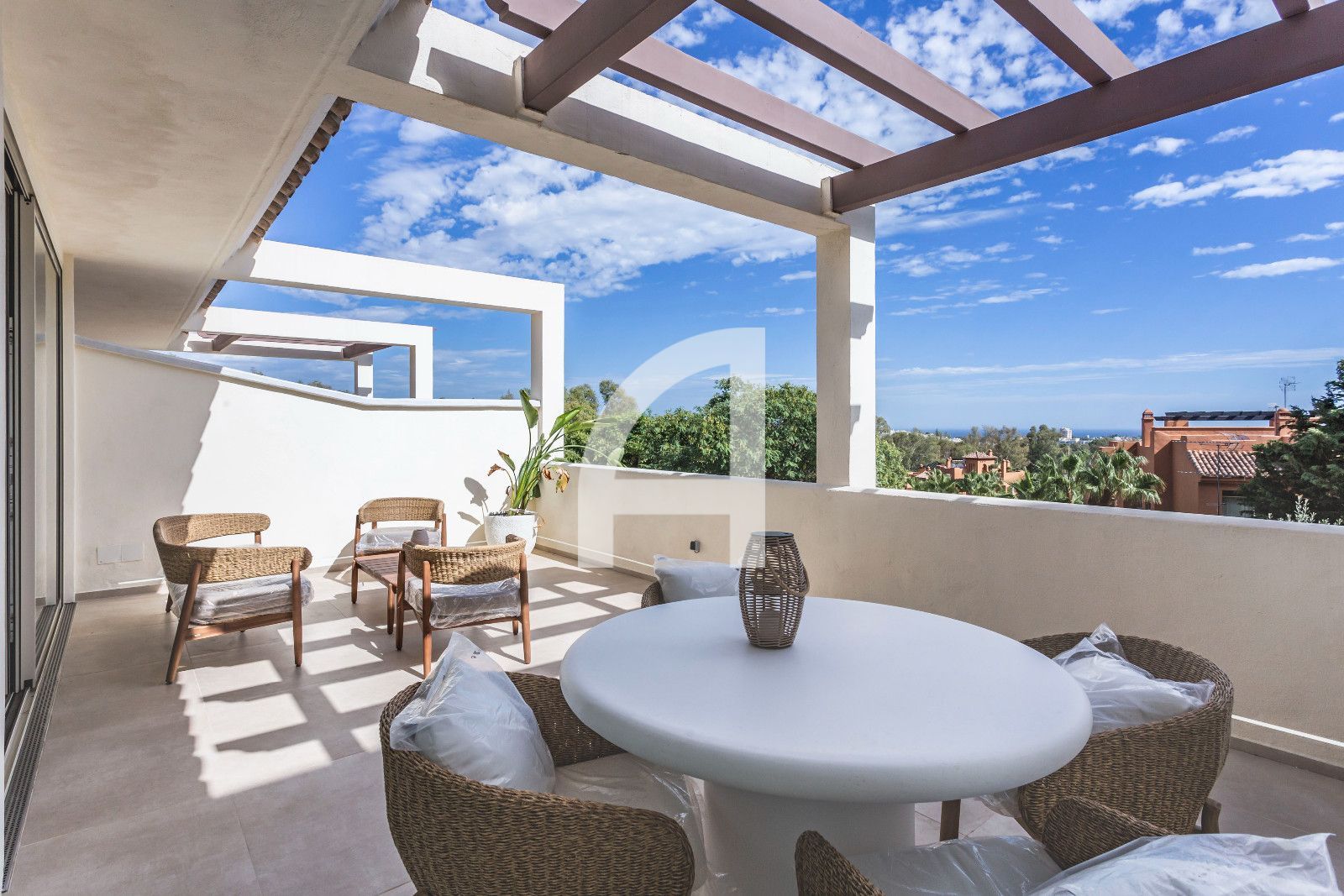 FANTÁSTICO APARTAMENTO EN VENTA EN NUEVA ANDALUCIA - Foto 1