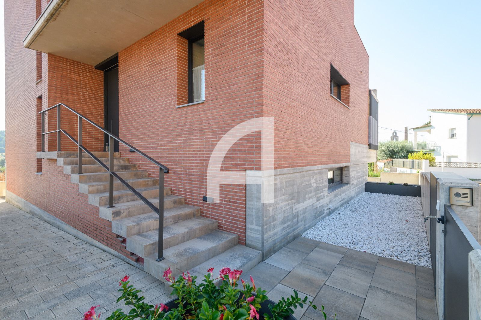 UNA VIVIENDA PENSADA PARA DISFRUTAR: ESPACIO, LUZ Y CALIDAD - Foto 2
