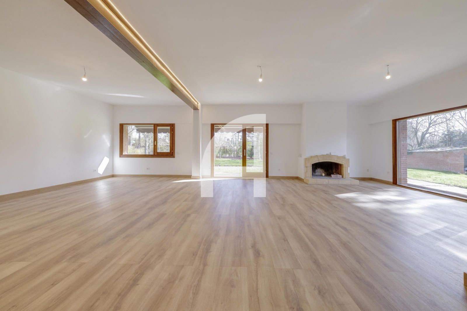 CHALET EN UNA ÚNICA PLANTA CON UNA MAGNIFICA PARCELA - Foto 2