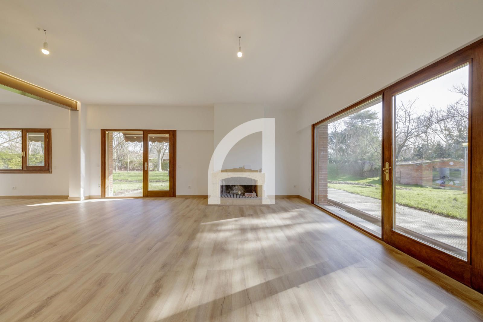 CHALET EN UNA ÚNICA PLANTA CON UNA MAGNIFICA PARCELA - Foto 3