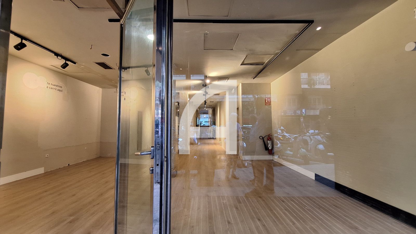 INTERESANTE LOCAL PARA INVERSIÓN Y USO COMERCIAL EN ZONA ALTA - Foto 4