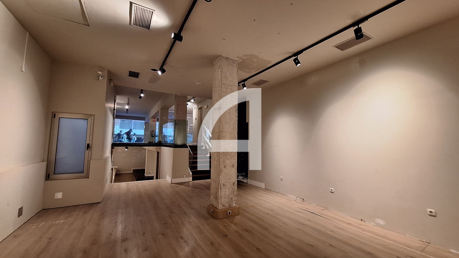 INTERESANTE LOCAL PARA INVERSIÓN Y USO COMERCIAL EN ZONA ALTA - Foto 7