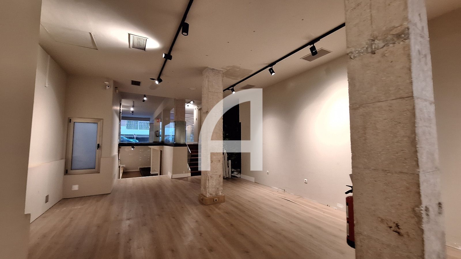 INTERESANTE LOCAL PARA INVERSIÓN Y USO COMERCIAL EN ZONA ALTA - Foto 8