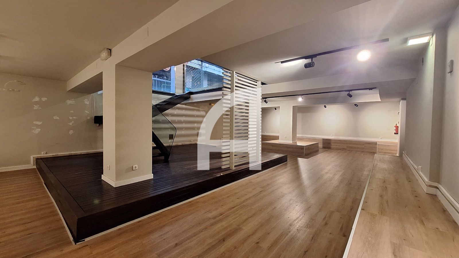 INTERESANTE LOCAL PARA INVERSIÓN Y USO COMERCIAL EN ZONA ALTA - Foto 11