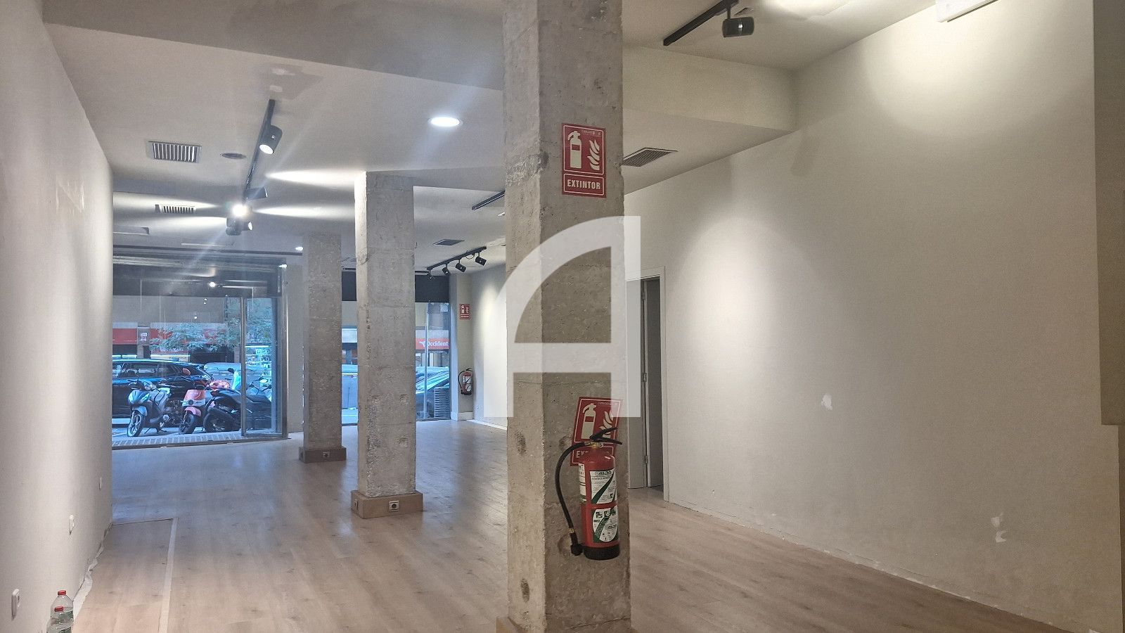 INTERESANTE LOCAL PARA INVERSIÓN Y USO COMERCIAL EN ZONA ALTA - Foto 12