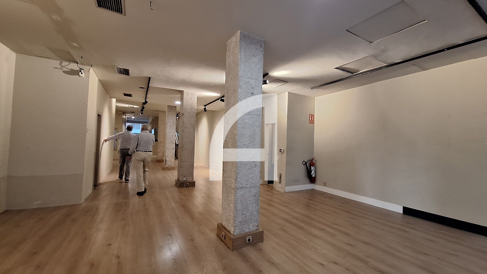 INTERESANTE LOCAL PARA INVERSIÓN Y USO COMERCIAL EN ZONA ALTA - Foto 14