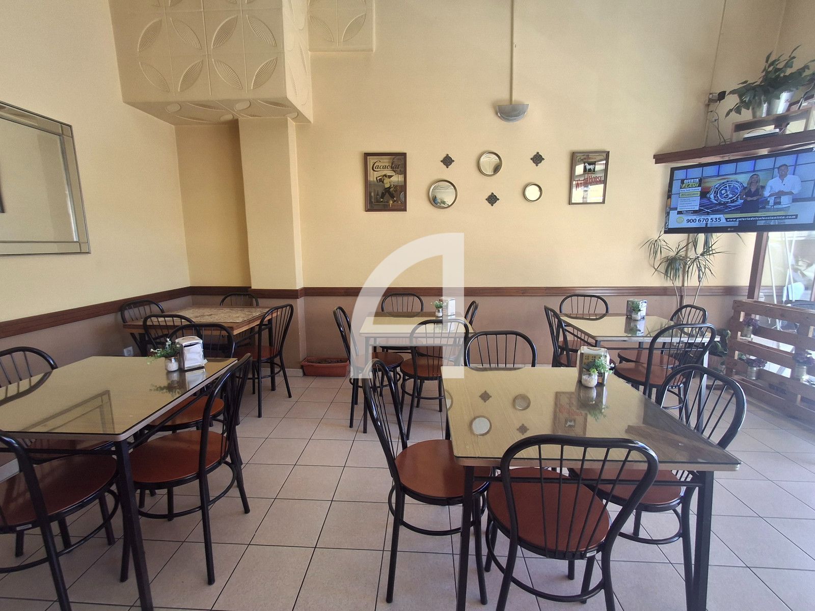 INVIERTE EN UN NEGOCIO OPERATIVO: LOCAL DE HOSTELERÍA CON TERRAZA - Foto 5