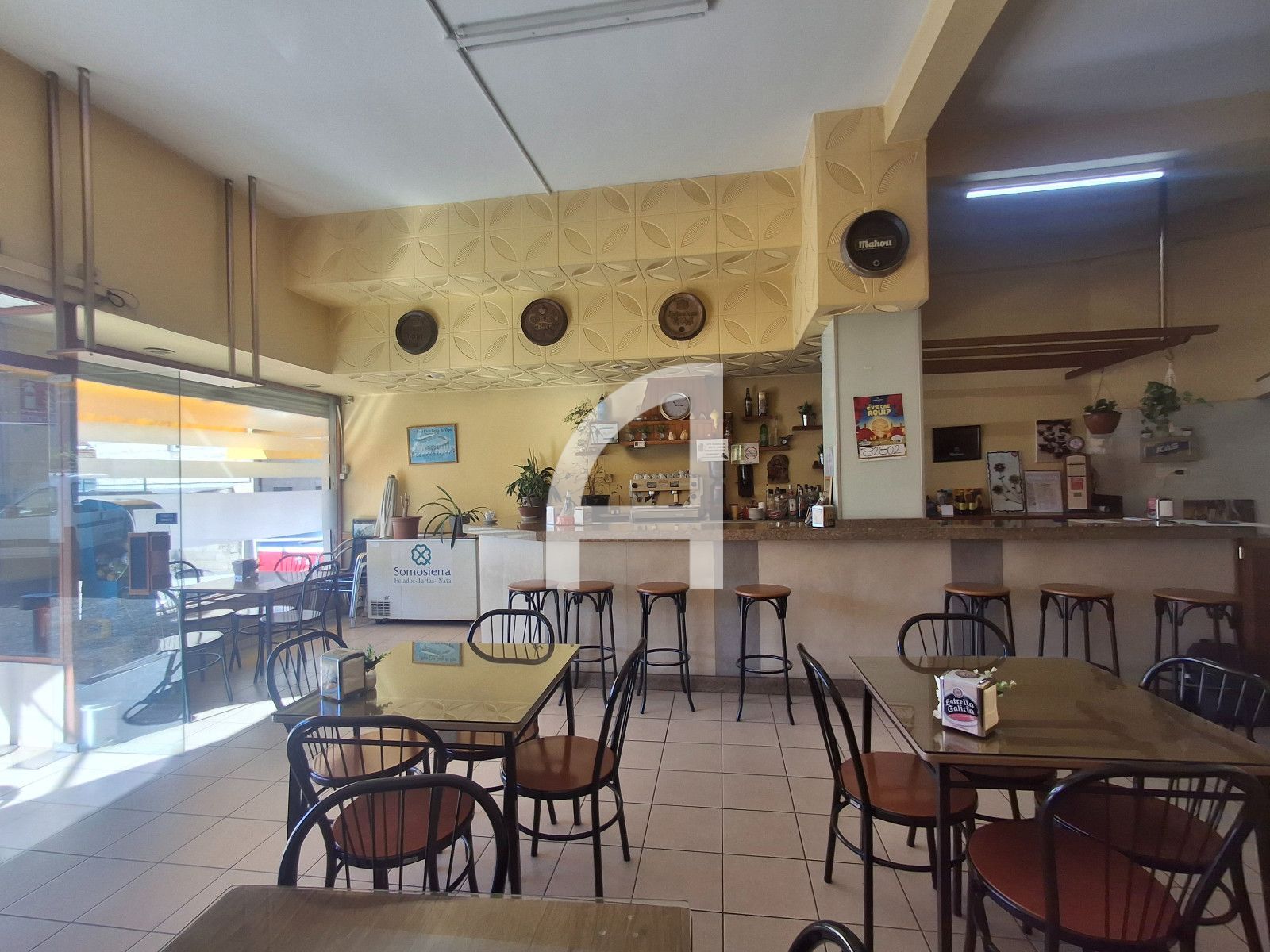 INVIERTE EN UN NEGOCIO OPERATIVO: LOCAL DE HOSTELERÍA CON TERRAZA - Foto 7
