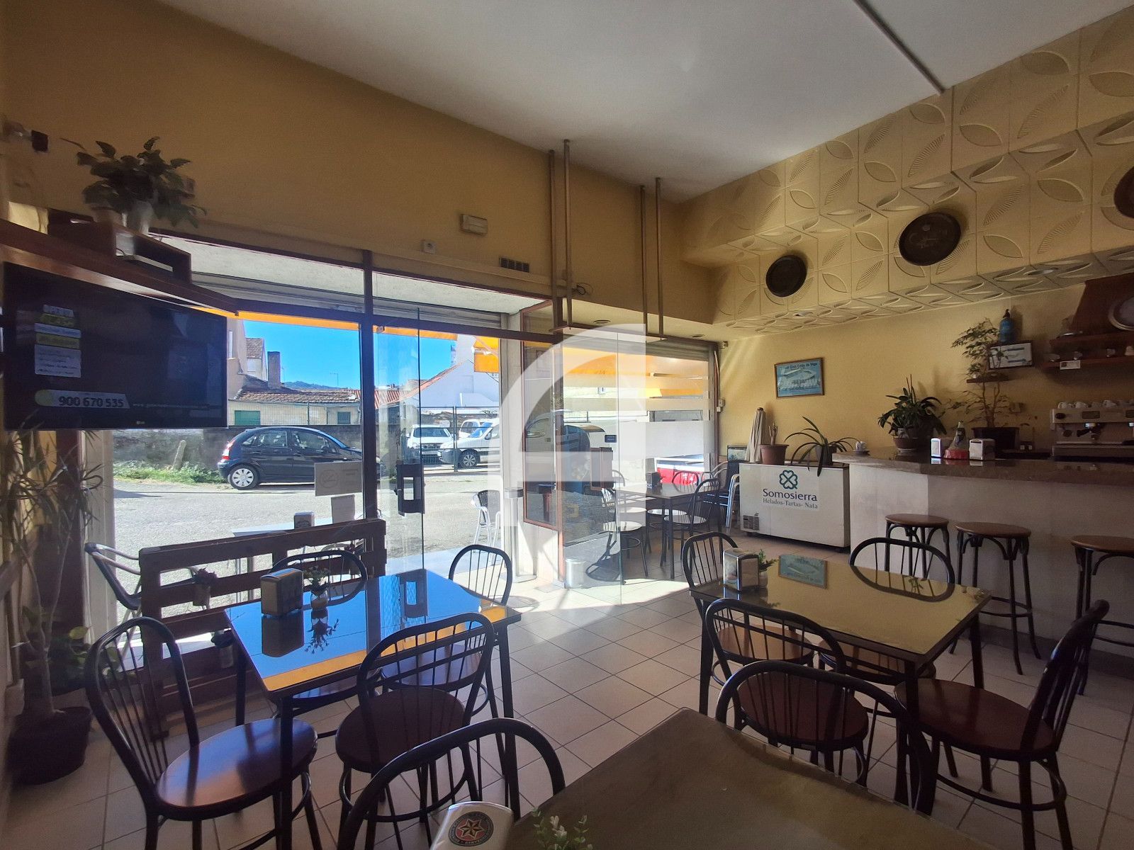 INVIERTE EN UN NEGOCIO OPERATIVO: LOCAL DE HOSTELERÍA CON TERRAZA - Foto 8