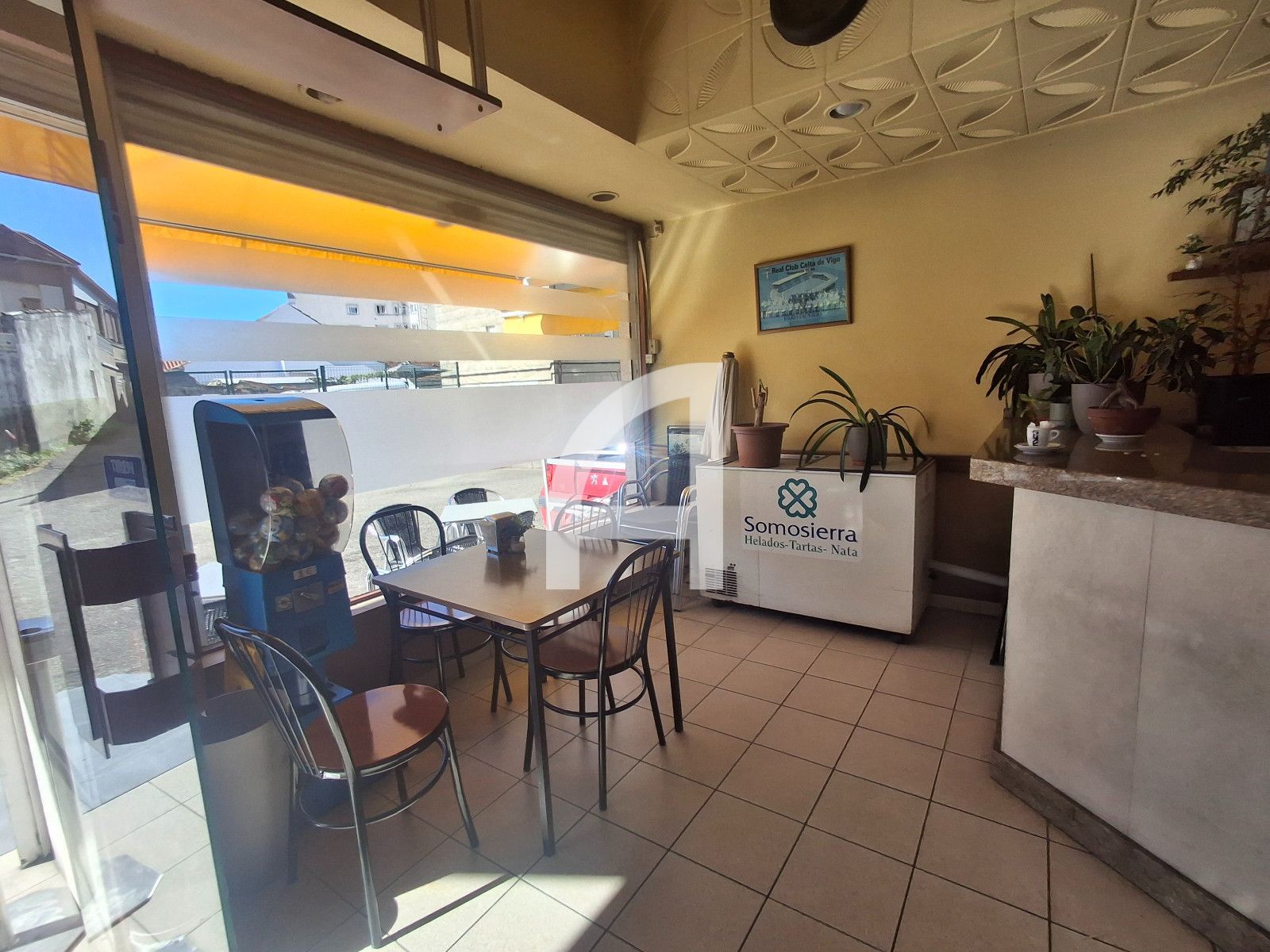 INVIERTE EN UN NEGOCIO OPERATIVO: LOCAL DE HOSTELERÍA CON TERRAZA - Foto 9