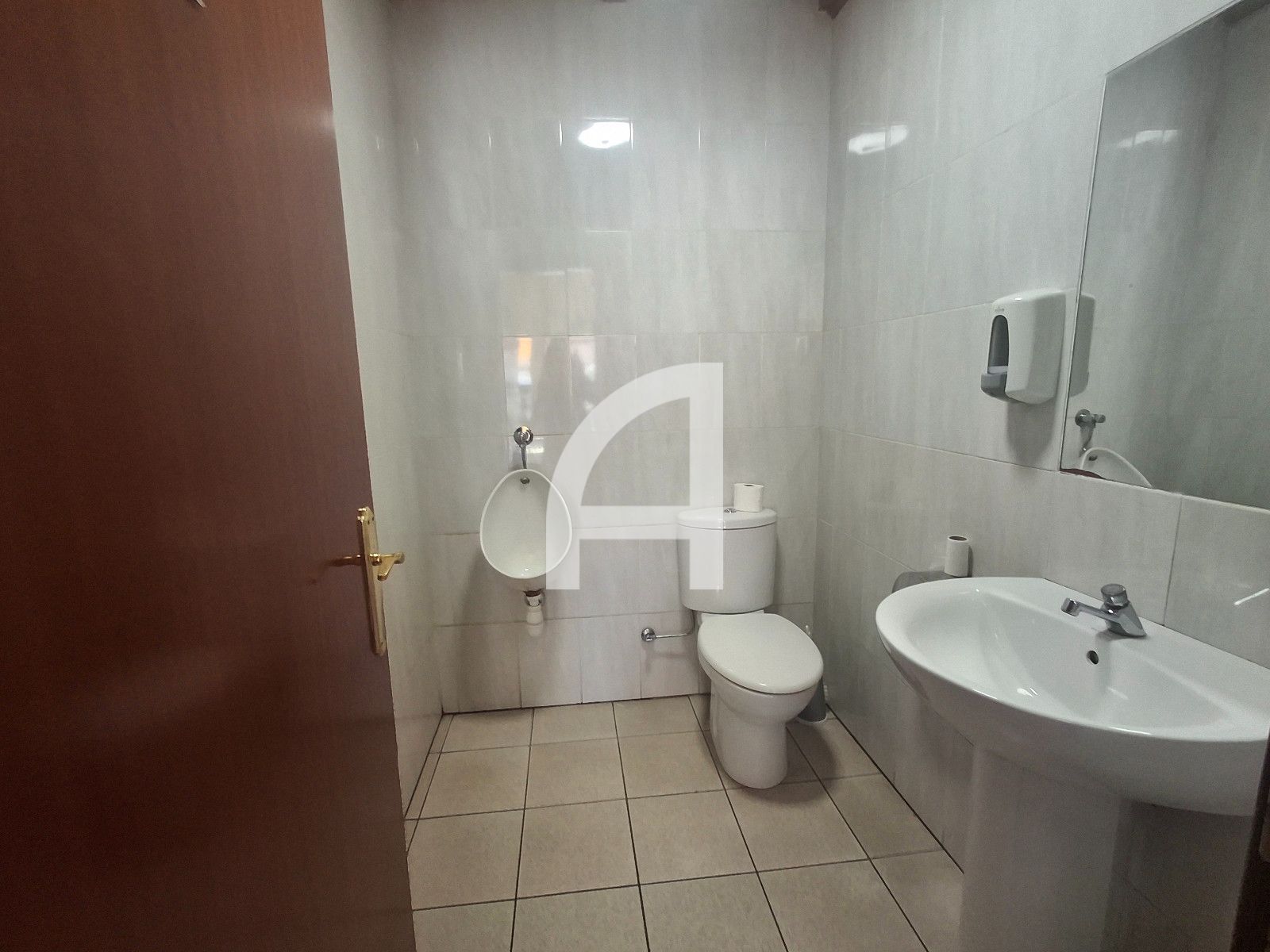 INVIERTE EN UN NEGOCIO OPERATIVO: LOCAL DE HOSTELERÍA CON TERRAZA - Foto 20