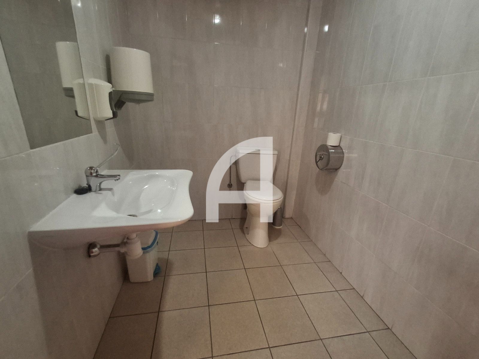 INVIERTE EN UN NEGOCIO OPERATIVO: LOCAL DE HOSTELERÍA CON TERRAZA - Foto 21