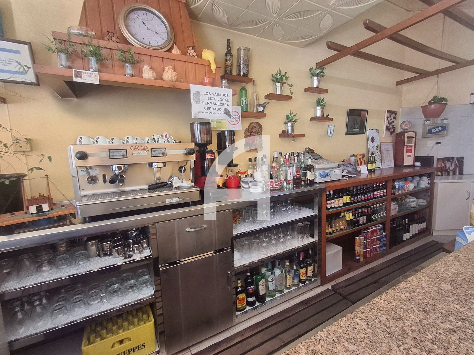 INVIERTE EN UN NEGOCIO OPERATIVO: LOCAL DE HOSTELERÍA CON TERRAZA - Foto 15