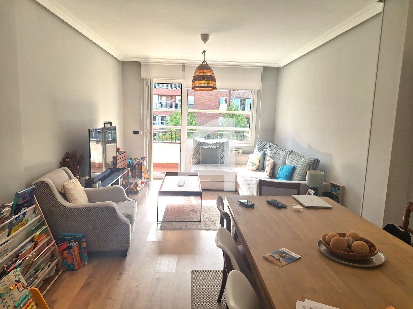 AMPLIO Y LUMIONOSO PISO EN VENTA CON DOS PLAZAS DE GARAJE - Foto 5