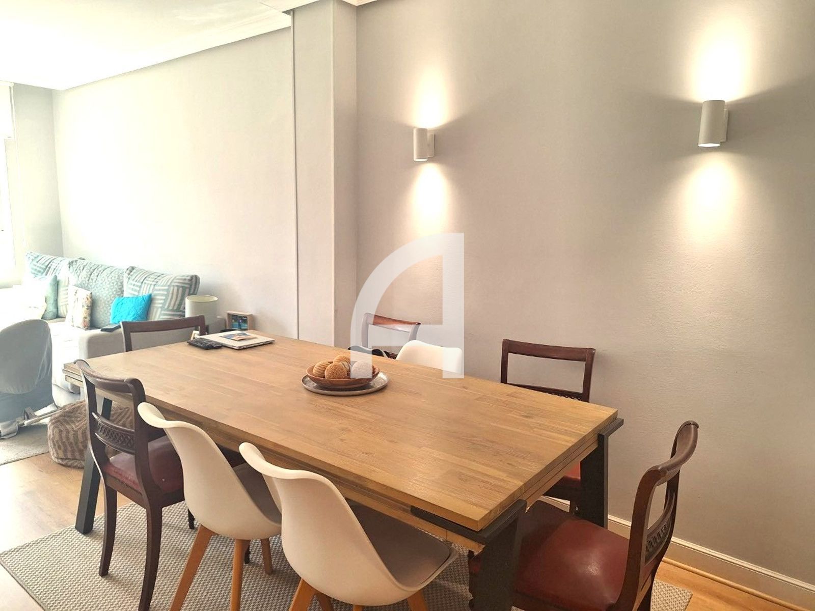 AMPLIO Y LUMIONOSO PISO EN VENTA CON DOS PLAZAS DE GARAJE - Foto 8