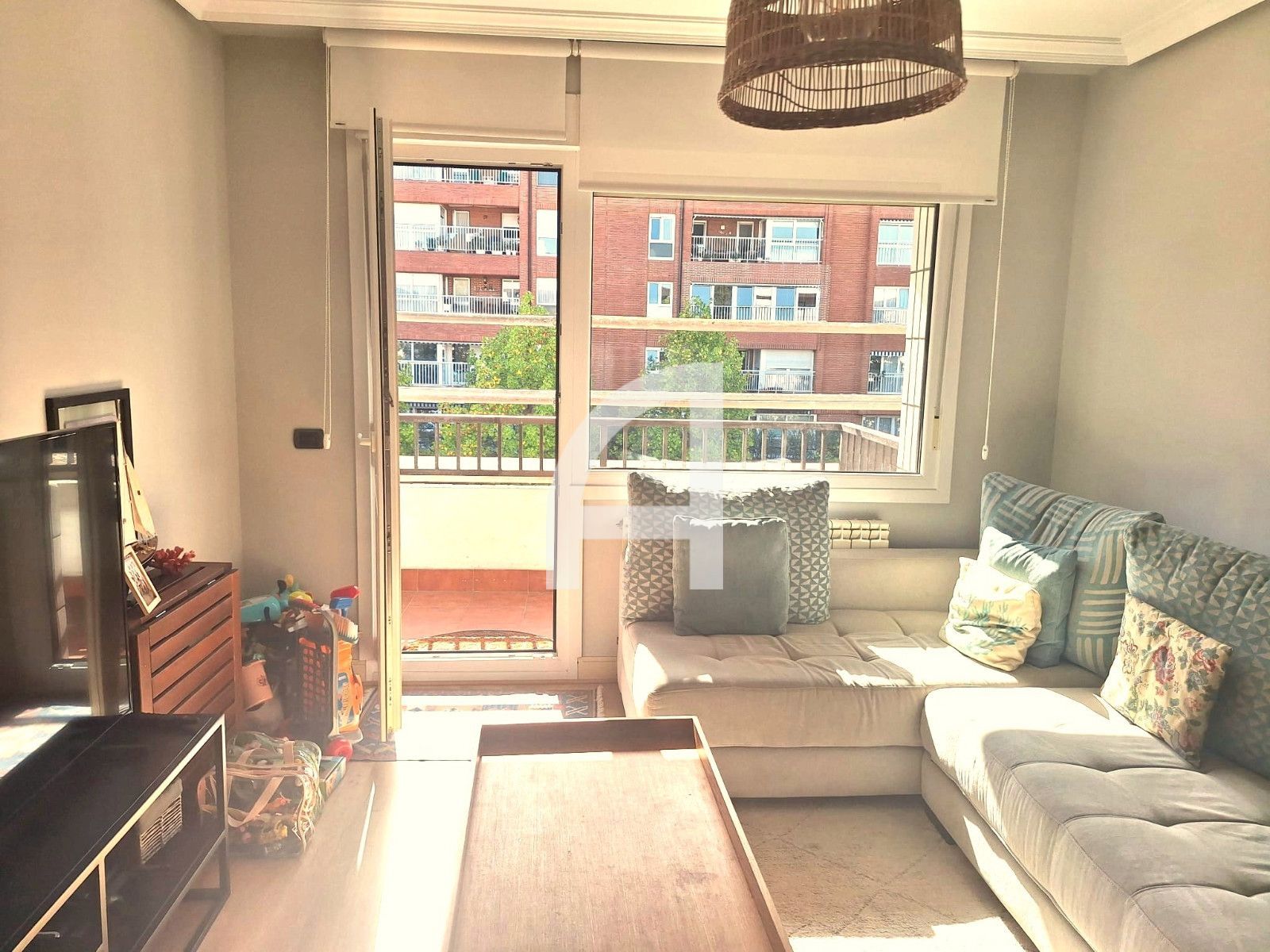 AMPLIO Y LUMIONOSO PISO EN VENTA CON DOS PLAZAS DE GARAJE - Foto 9