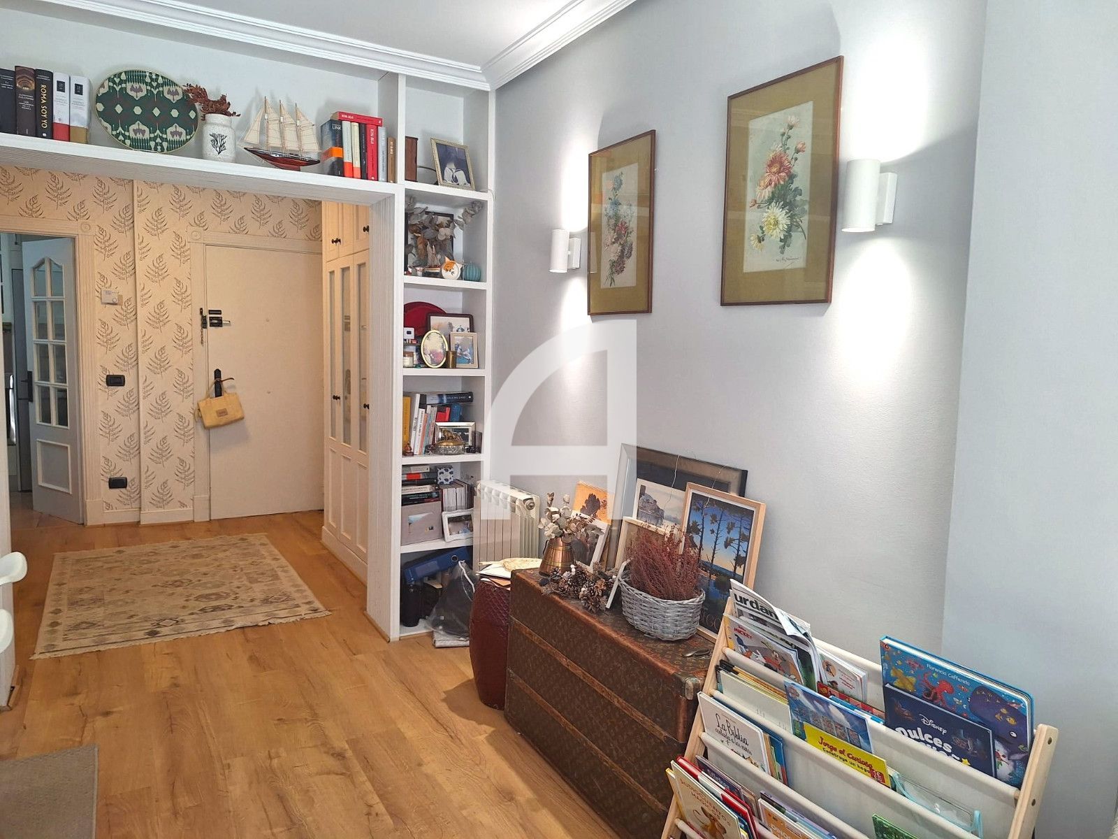 AMPLIO Y LUMIONOSO PISO EN VENTA CON DOS PLAZAS DE GARAJE - Foto 4