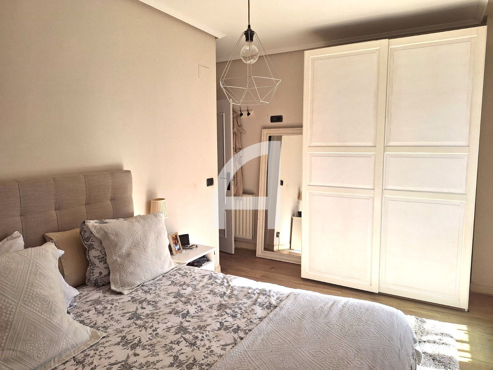 AMPLIO Y LUMIONOSO PISO EN VENTA CON DOS PLAZAS DE GARAJE - Foto 28