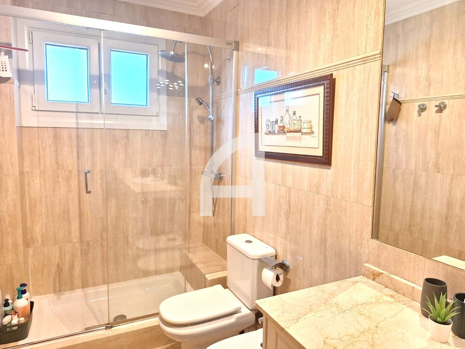 AMPLIO Y LUMIONOSO PISO EN VENTA CON DOS PLAZAS DE GARAJE - Foto 40