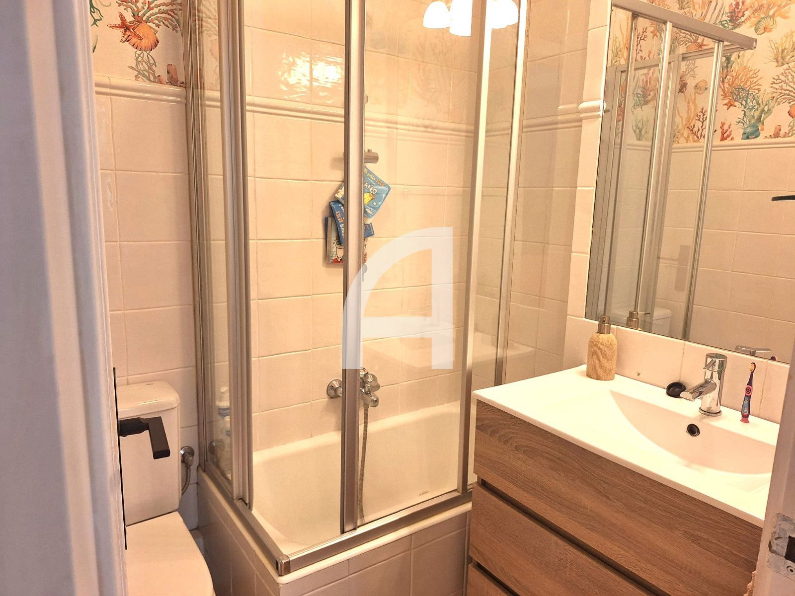 AMPLIO Y LUMIONOSO PISO EN VENTA CON DOS PLAZAS DE GARAJE - Foto 43