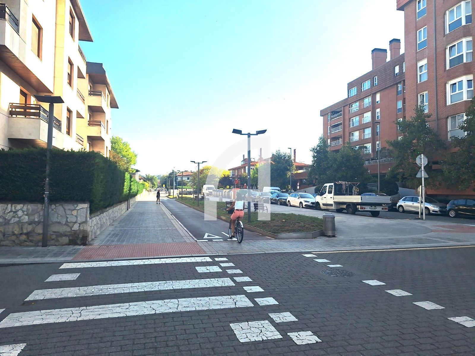 AMPLIO Y LUMIONOSO PISO EN VENTA CON DOS PLAZAS DE GARAJE - Foto 50