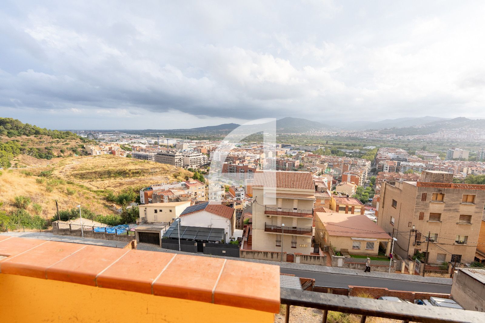 LUZ, TRANQUILIDAD Y UNA TERRAZA PARA DISFRUTAR CADA DÍA EN MOLINS DE REI - Foto 18