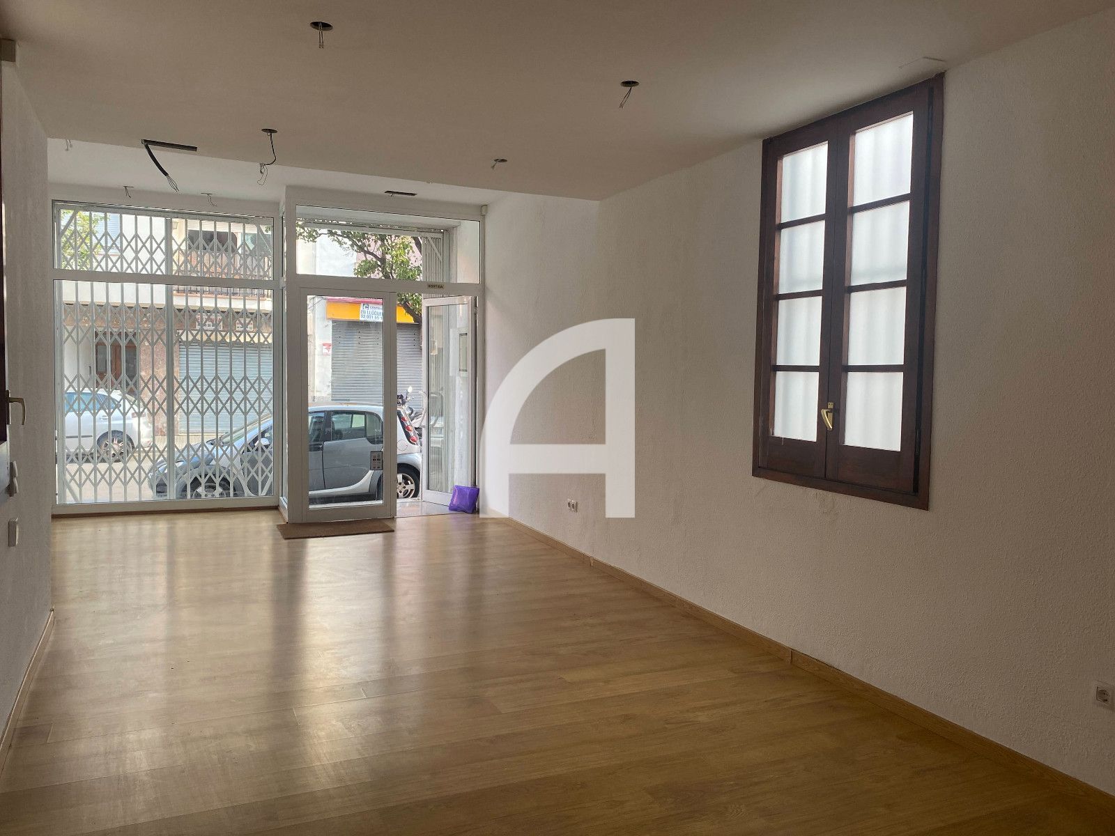 LOCAL COMERCIAL EN CALLE AMPLE: VISIBILIDAD Y MÚLTIPLES POSIBILIDADES - Foto 6