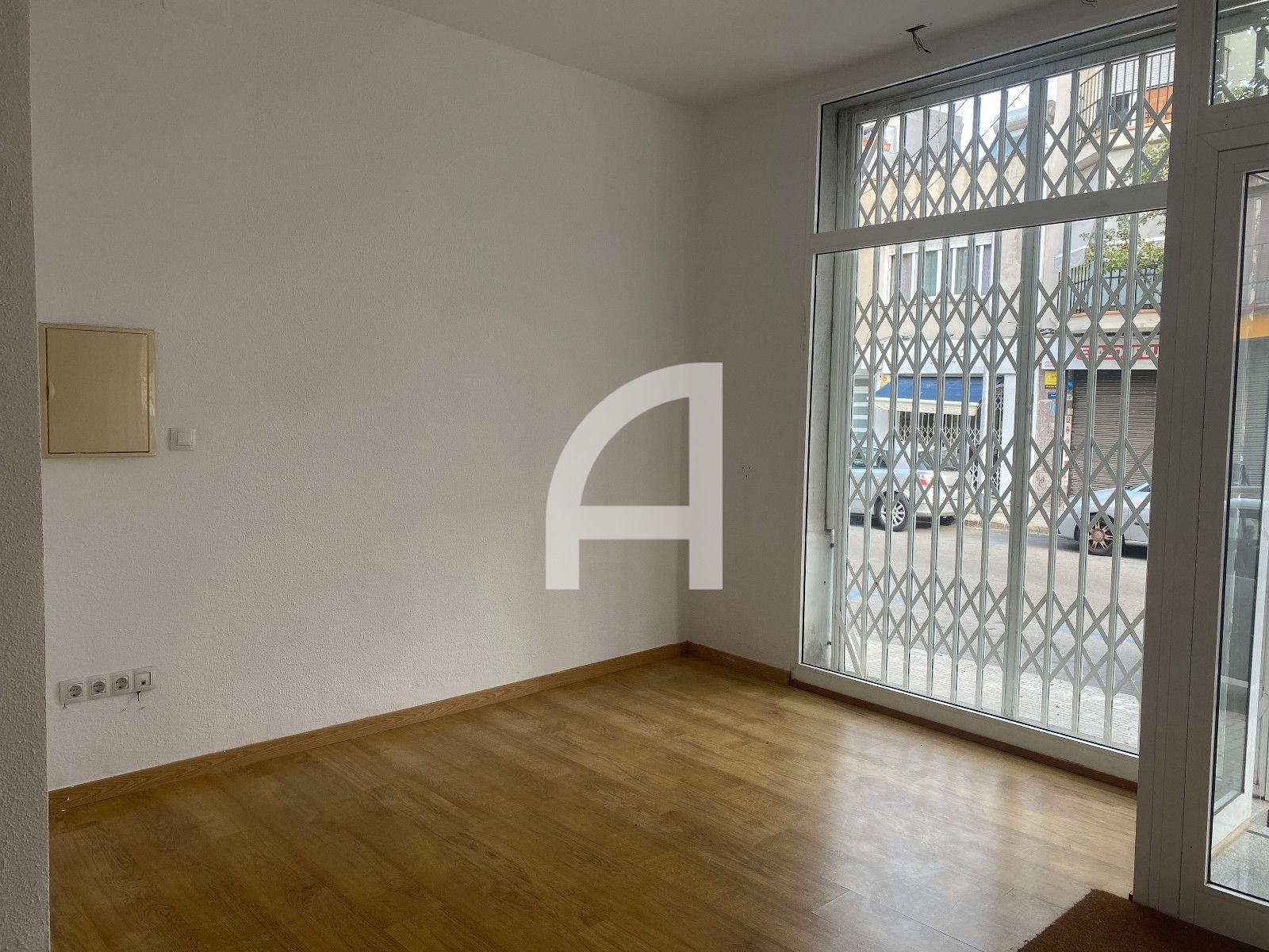 LOCAL COMERCIAL EN CALLE AMPLE: VISIBILIDAD Y MÚLTIPLES POSIBILIDADES - Foto 7