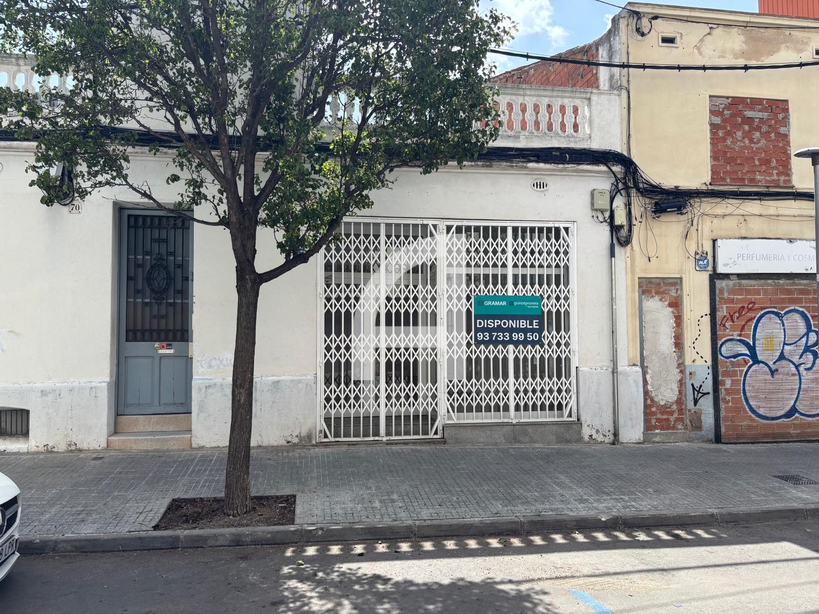 LOCAL COMERCIAL EN CALLE AMPLE: VISIBILIDAD Y MÚLTIPLES POSIBILIDADES - Foto 1