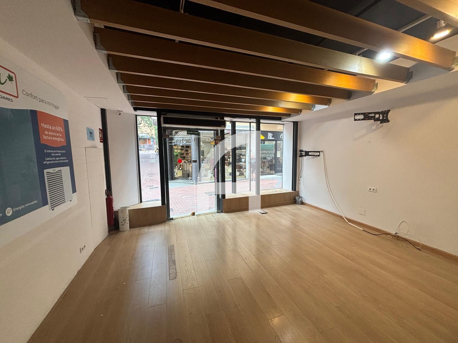 LOCAL COMERCIAL DE ALTO FLUJO PEATONAL EN EL CORAZÓN DE TERRASSA - Foto 2
