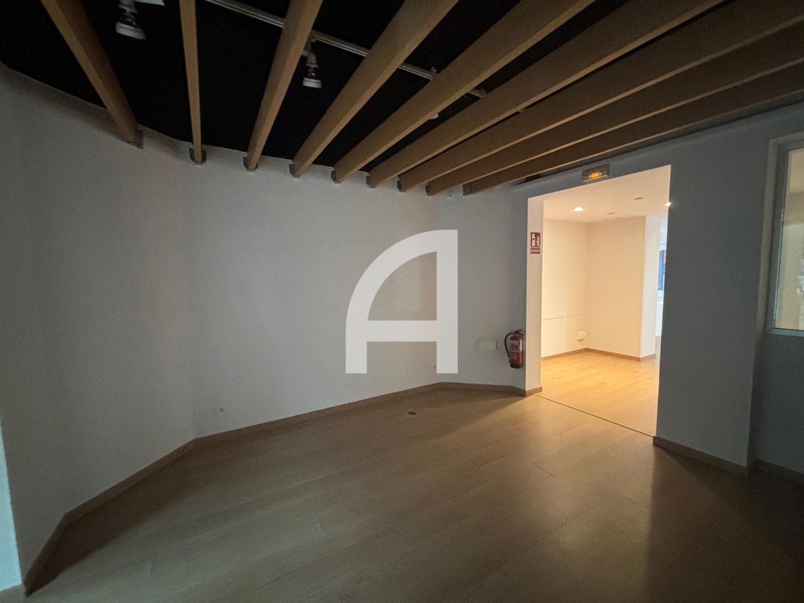 LOCAL COMERCIAL DE ALTO FLUJO PEATONAL EN EL CORAZÓN DE TERRASSA - Foto 6
