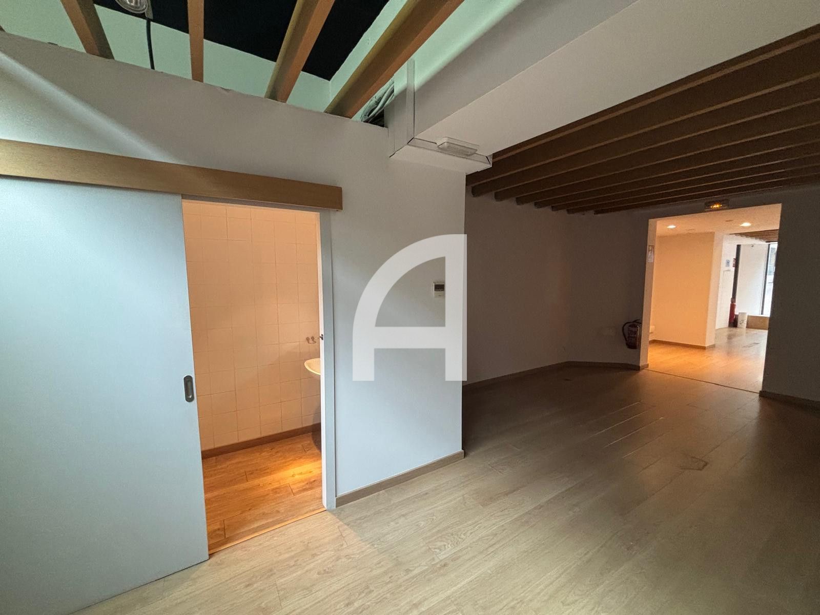 LOCAL COMERCIAL DE ALTO FLUJO PEATONAL EN EL CORAZÓN DE TERRASSA - Foto 3