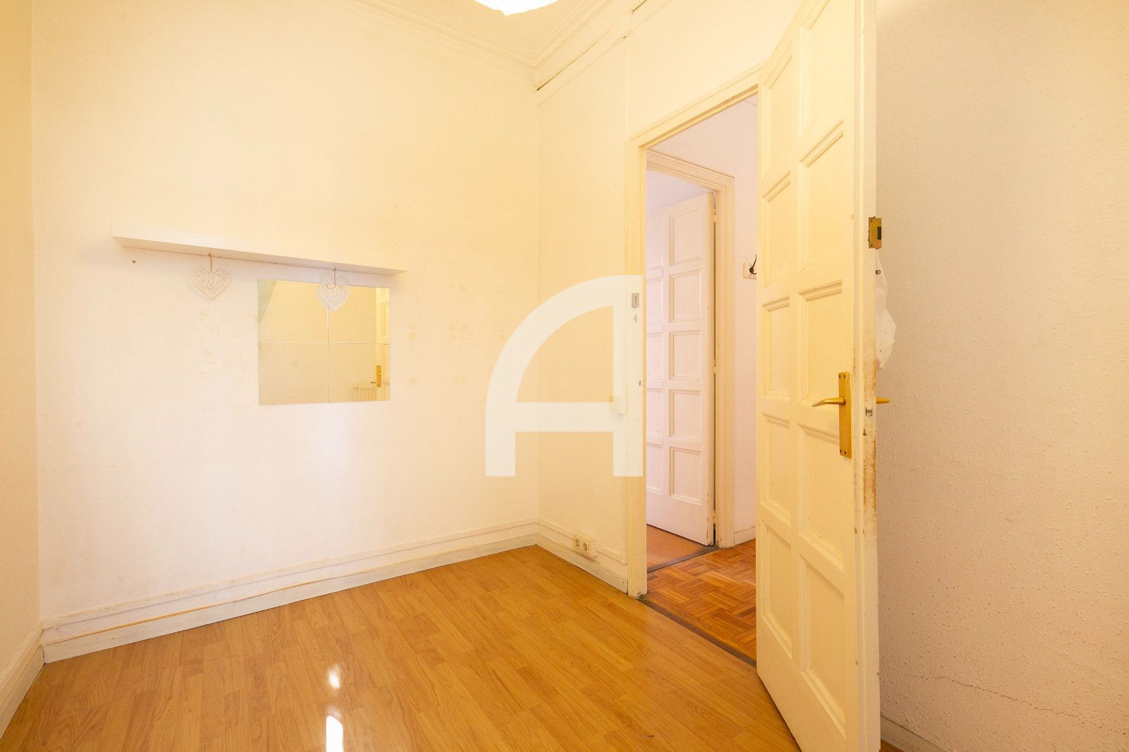GRAN PISO CON CARÁCTER, AMPLITUD Y UNA UBICACIÓN INMEJORABLE - Foto 12