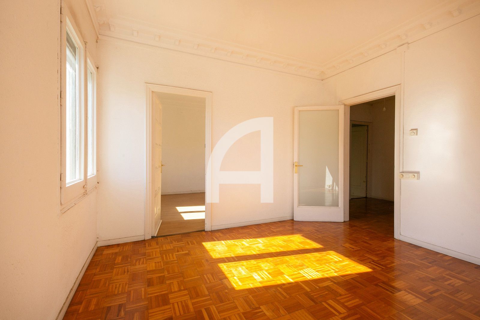 GRAN PISO CON CARÁCTER, AMPLITUD Y UNA UBICACIÓN INMEJORABLE - Foto 4