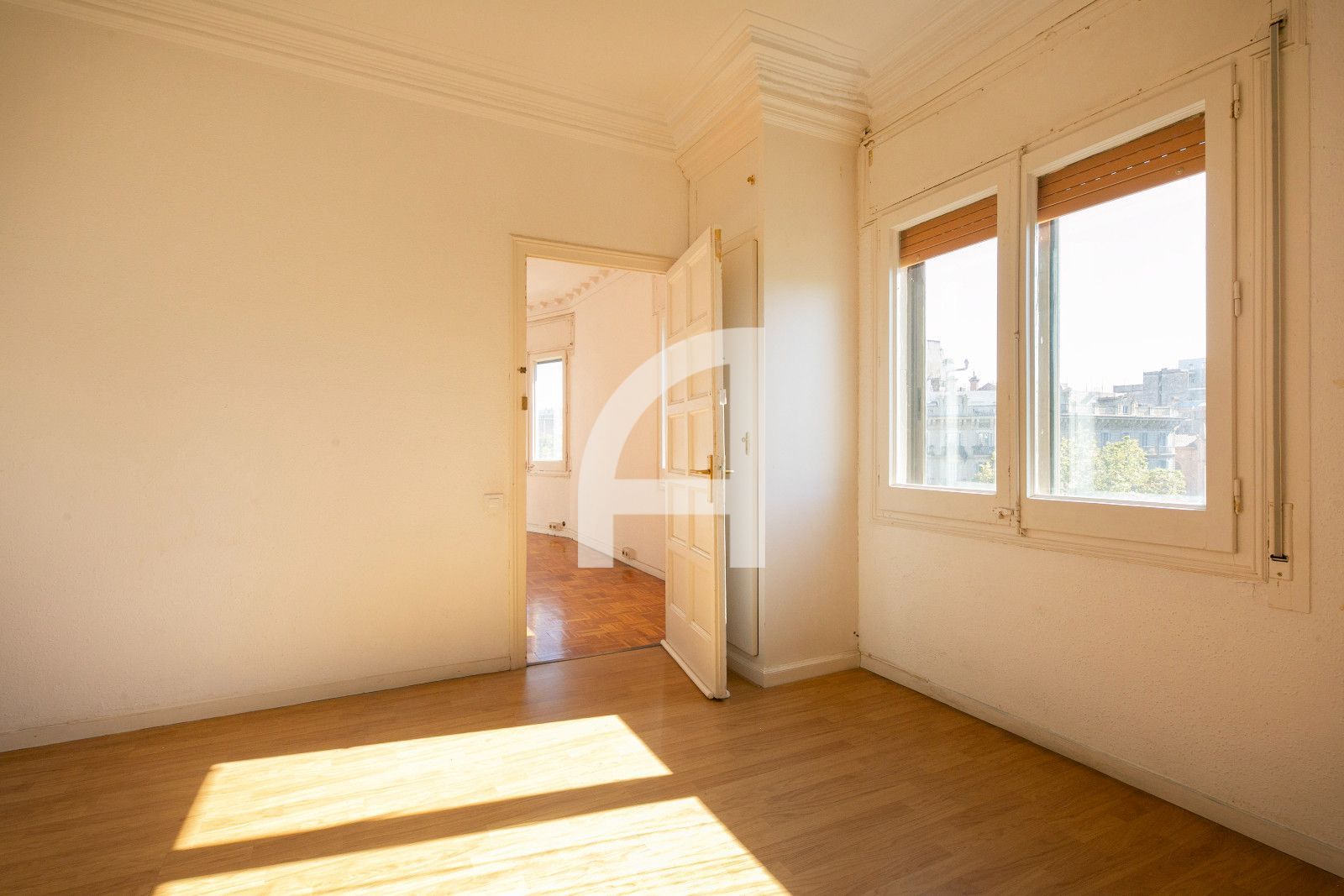 GRAN PISO CON CARÁCTER, AMPLITUD Y UNA UBICACIÓN INMEJORABLE - Foto 5