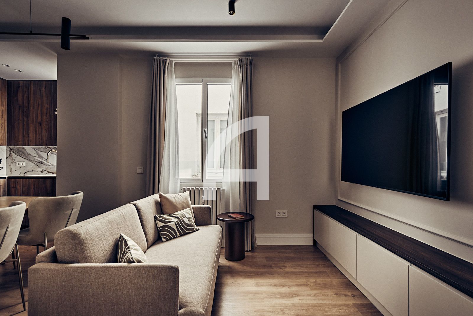 AMPLIA VIVIENDA,  CONFORTABLE Y ATRACTIVA JUNTO AL  RETIRO - Foto 2