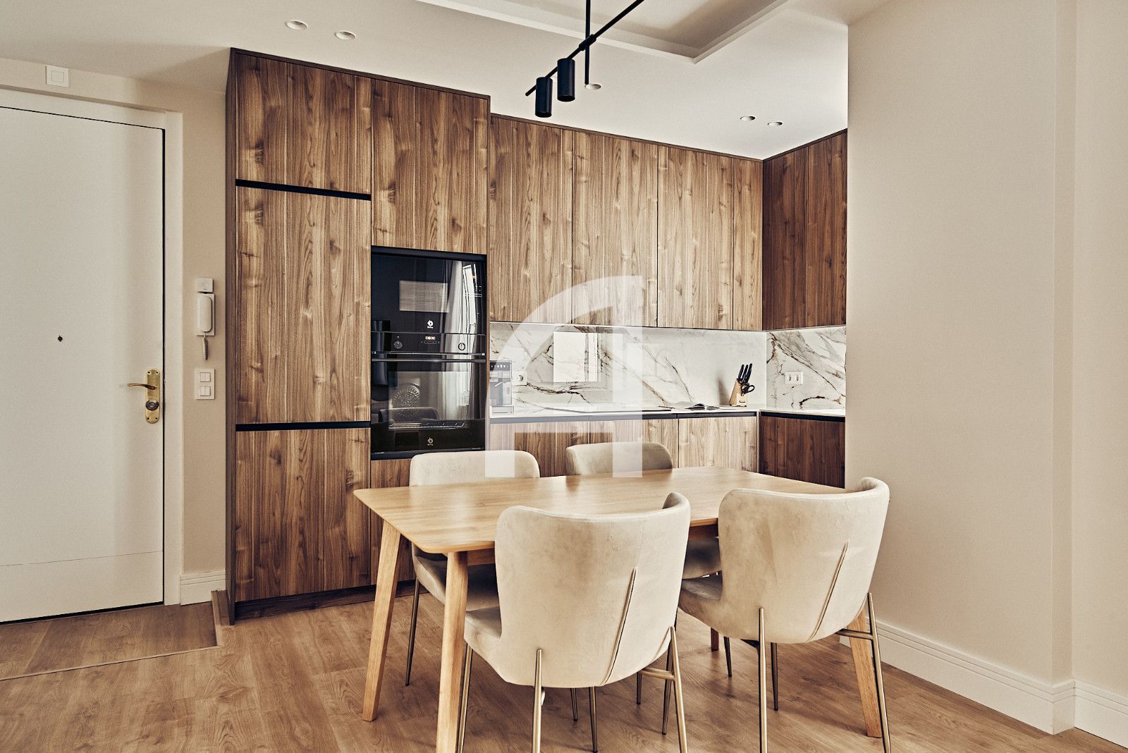 AMPLIA VIVIENDA,  CONFORTABLE Y ATRACTIVA JUNTO AL  RETIRO - Foto 9