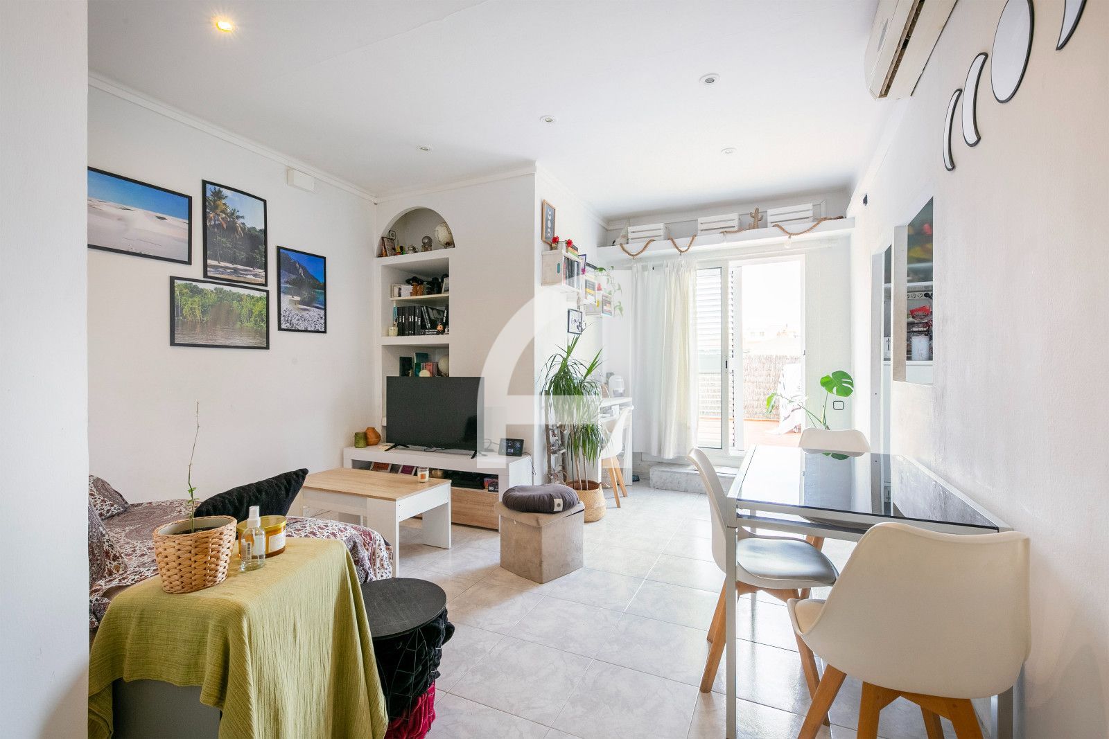 LUZ, PRIVACIDAD Y UNA TERRAZA DE 30M² EN ESTE ATRACTIVO ÁTICO DE SANTS-MONTJUÏC - Foto 6